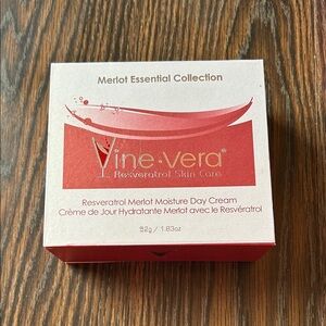 Resveratrol Merlot Moisture Day Cream - Red